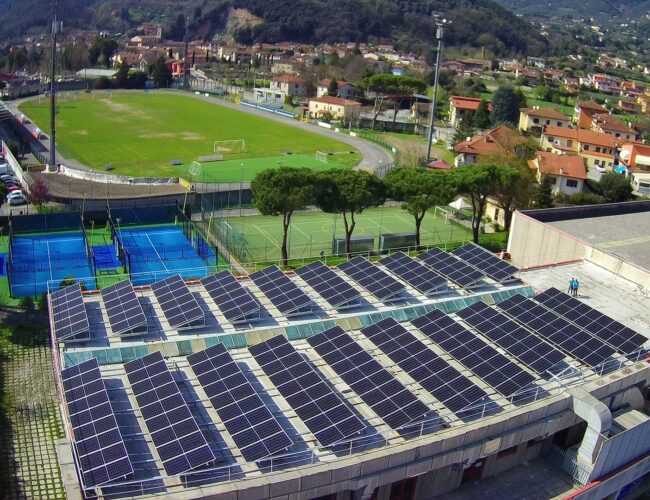 Nuovo impianto fotovoltaico per il Palasport di Camaiore: 150 pannelli per l’autosufficienza energetica del ‘palazzetto’